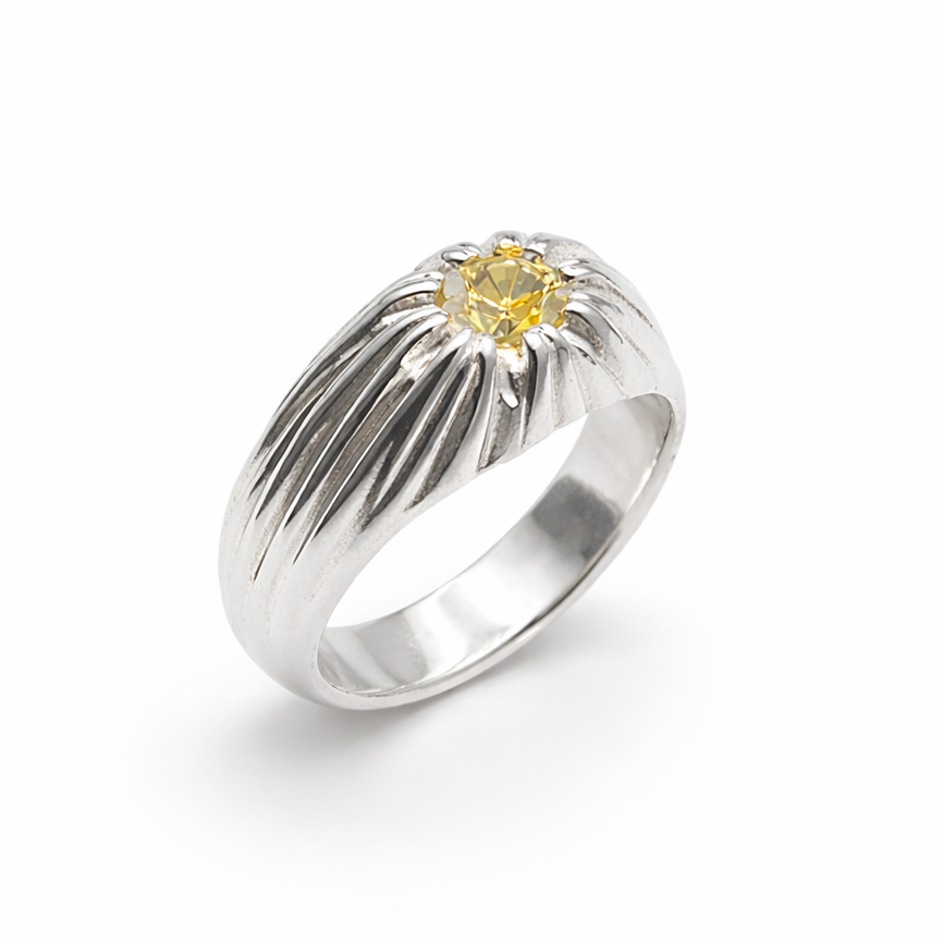 Silver_ring_with_yellow_diamond.png